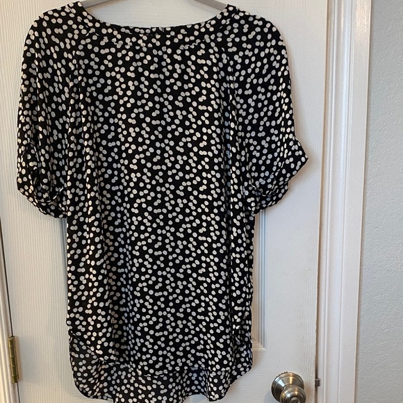 Classic Banana Republic Black and White Dot Blouse, Work-Friendly - Picture 6 of 6